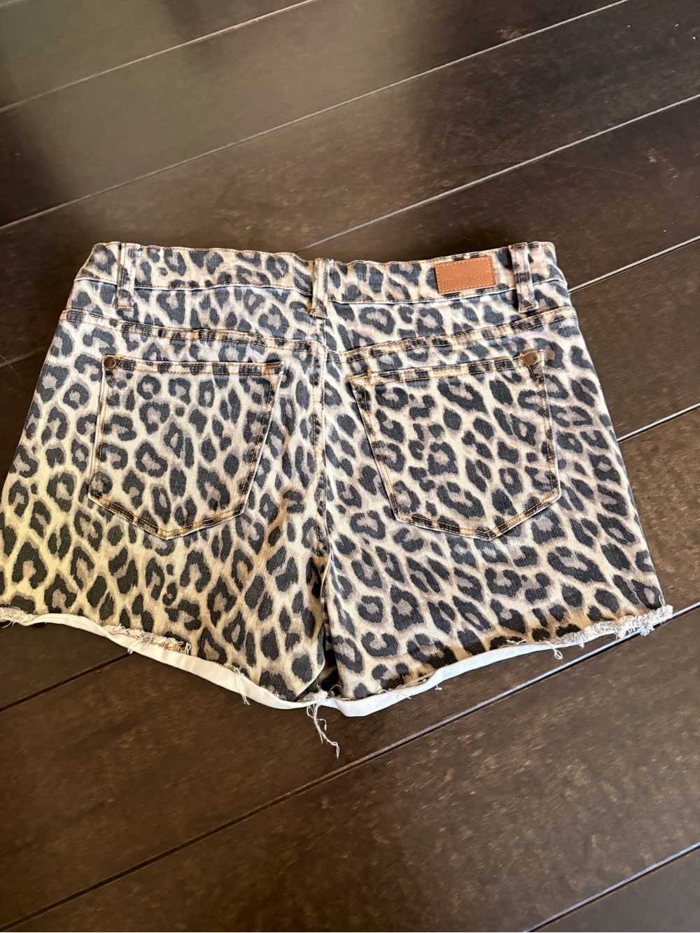 Leopard Print Shorts - Picture 4 of 4